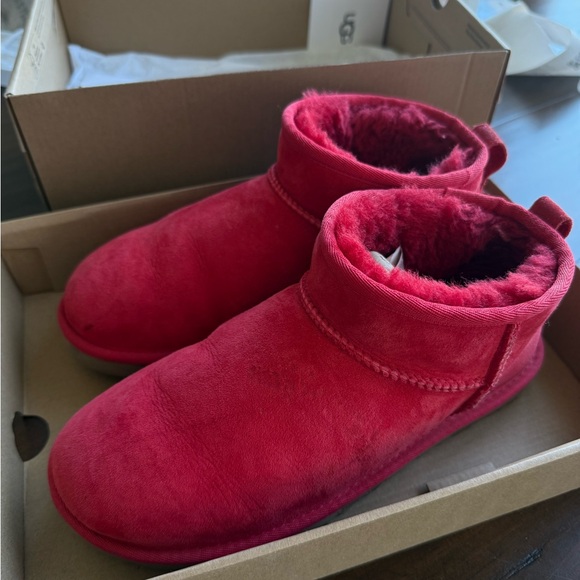 Women’s Red Ultra Mini Uggs (Size 8) - Picture 4 of 8